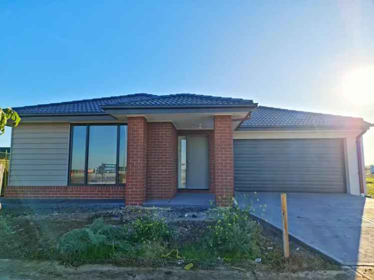 4 Bedroom House for Lease in Tarneit Near Station