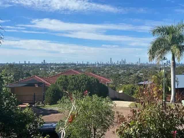 FAMILY HOME WITH SKYLINE VIEWS