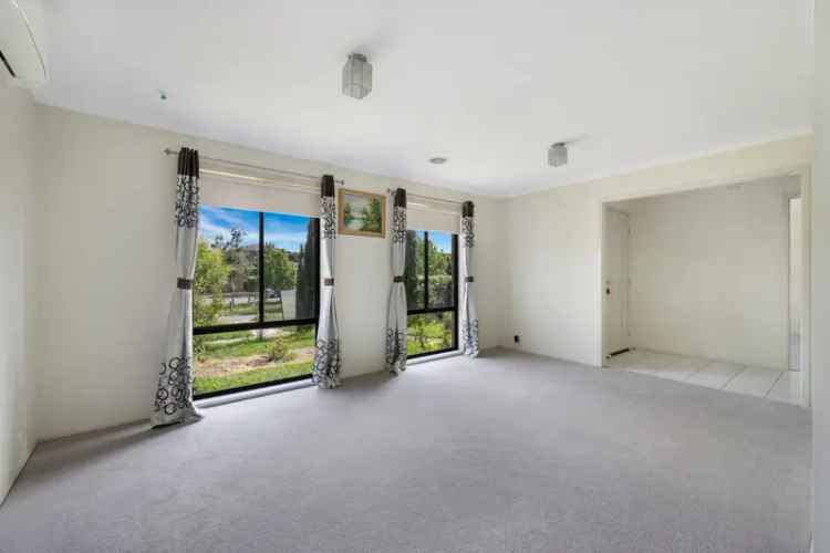 4 Bed Gungahlin Home Ducted Heating Open Plan Living