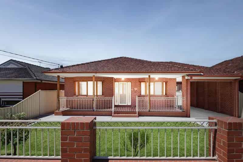 Outstanding family opportunity, premier location