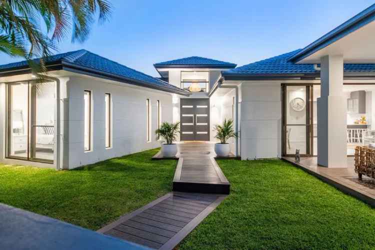 Exquisitely Renovated Single Level Living on Gracemere Island