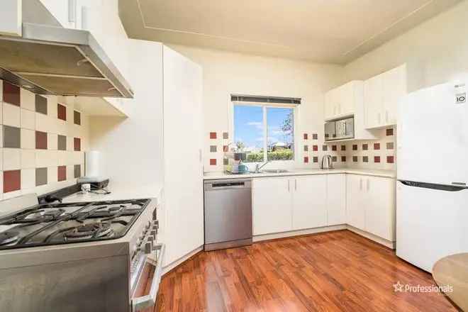 Charming 2-Bedroom Weatherboard Home in North Hill