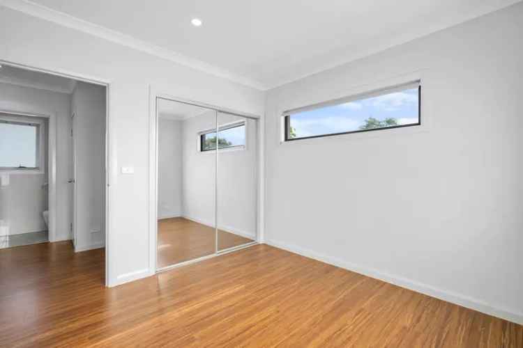 3 Bedroom 203m² Melbourne Apartment - Spacious & Private