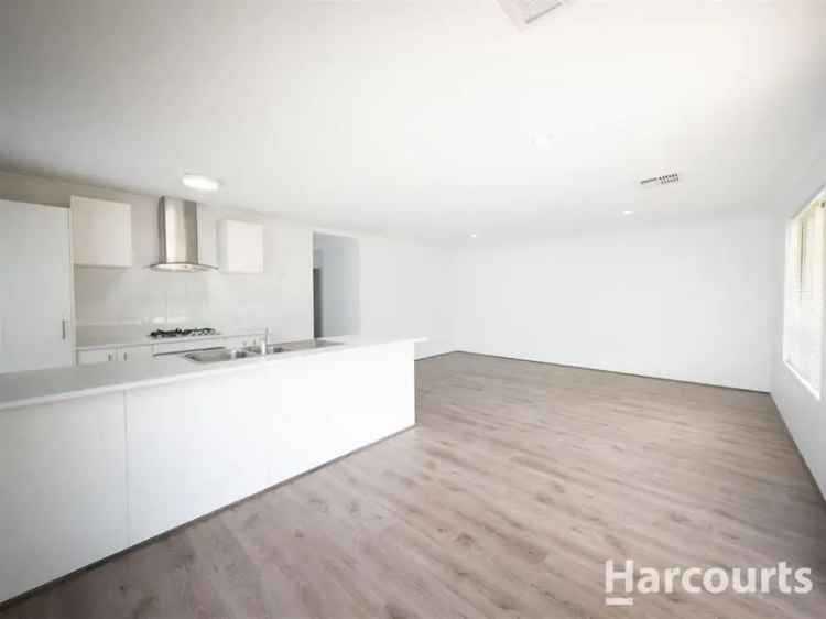 3 Bed 2 Bath Modern Home in Jindowie Yanchep Close to Schools and Shops