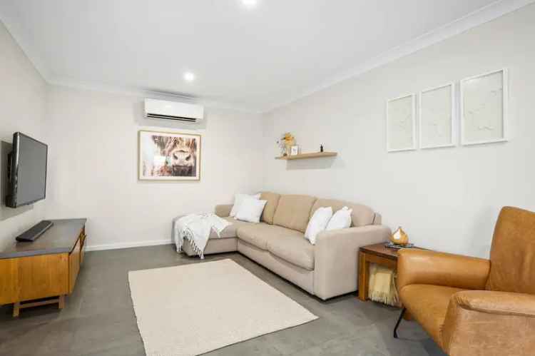 3-Bedroom Townhouse in Oak Flats Near Lake Illawarra