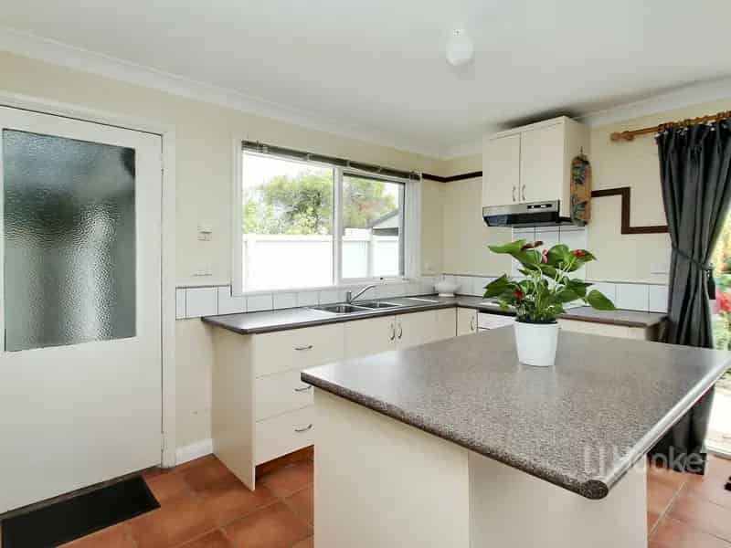 Buy townhouse in close proximity to shopping and river walkways