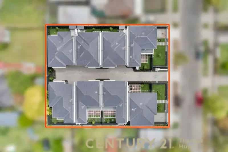 4/2 Luxford Court, Springvale VIC 3171 - Townhouse For Lease