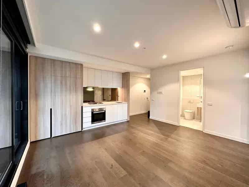 Rent Spacious Two Bedroom Apartment in West Melbourne with Great Views