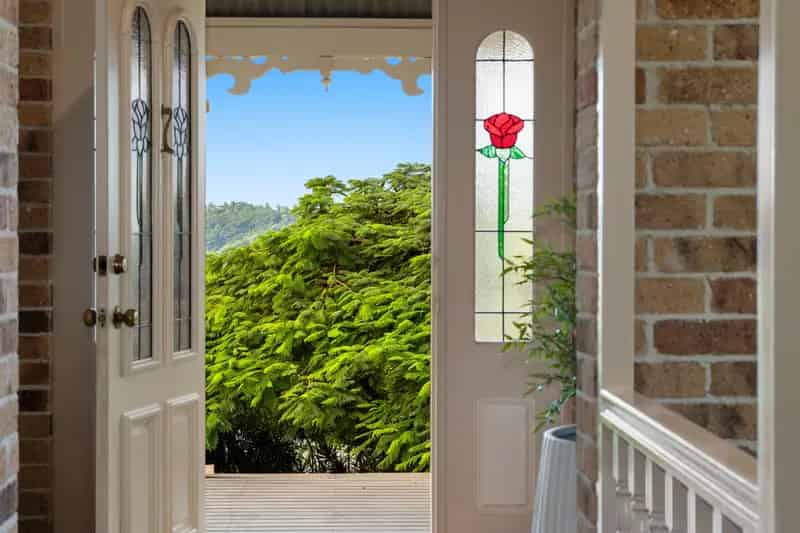 STUNNING QUEENSLAND COLONIAL HOME ON 1 1/4  ACRES WITH PANORAMIC VIEWS AND ENDLESS POTENTIAL - YOUR PRIVATE PIECE OF PARADISE!