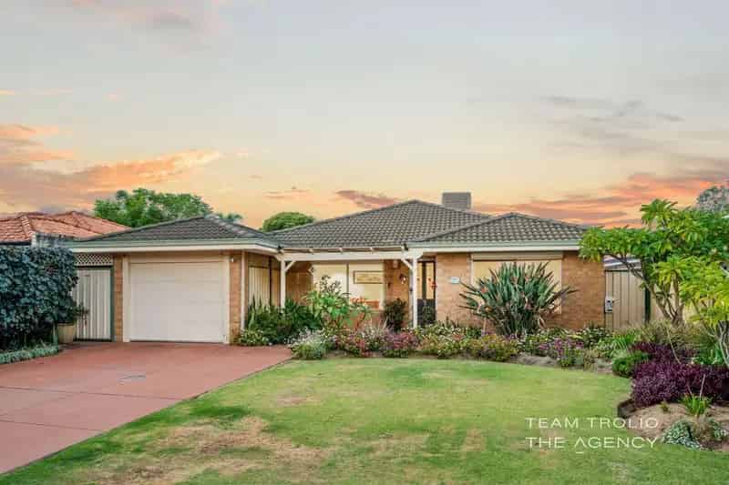 House For Sale - 11 Beswick Gardens, Atwell WA 6164