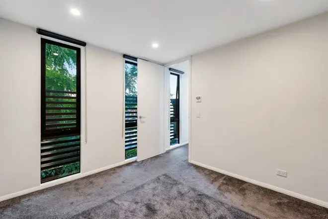 Modern 3-Bedroom Townhouse Maribyrnong - Luxury Living