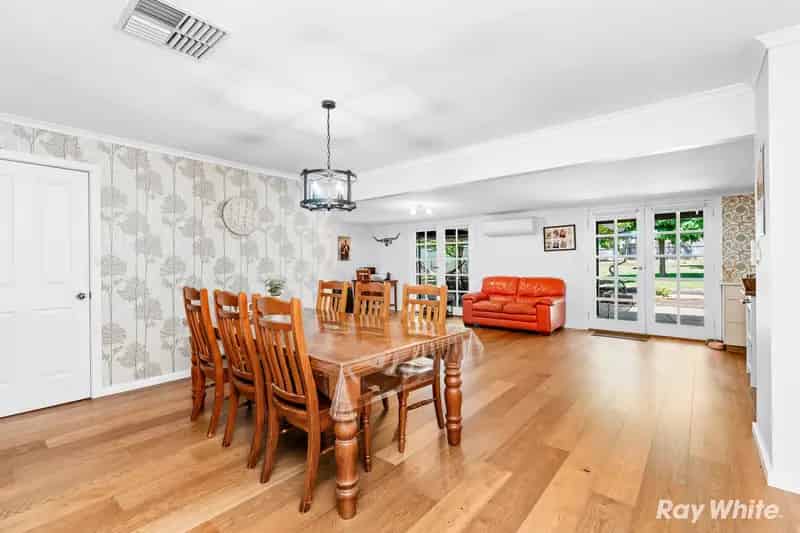 Rent three-bedroom cottage in Ladysmith with pool and alfresco area