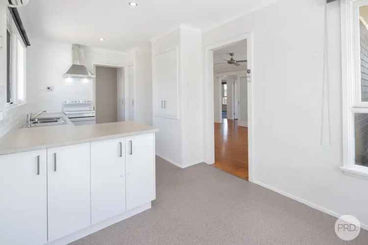 3 Bedroom House in Wendouree - Recently Renovated