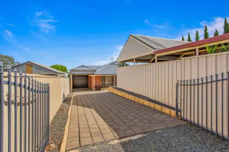 Charming Contemporary Comfort on Calton Road!