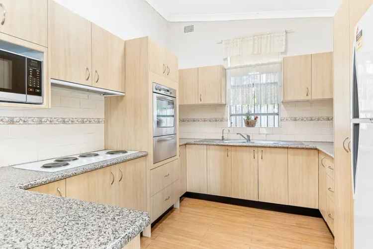 Family Home for Lease Near Ashfield and Croydon Stations