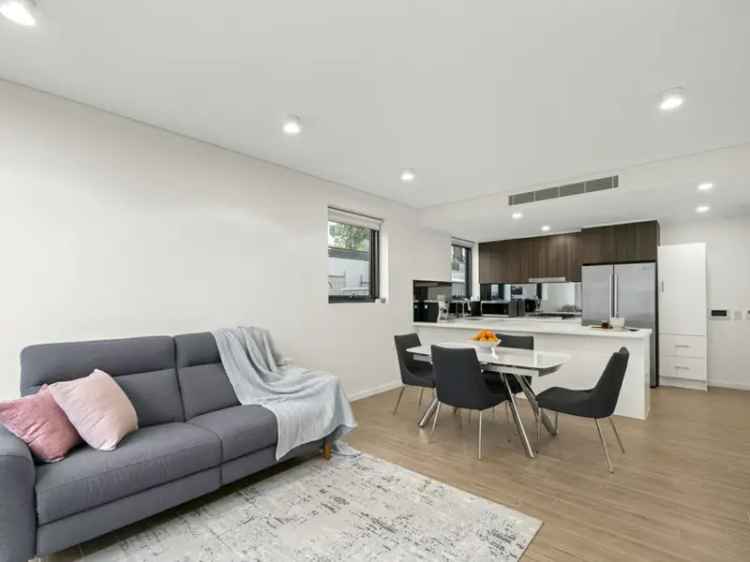 Stylish Kellyville Square Apartment with Courtyard