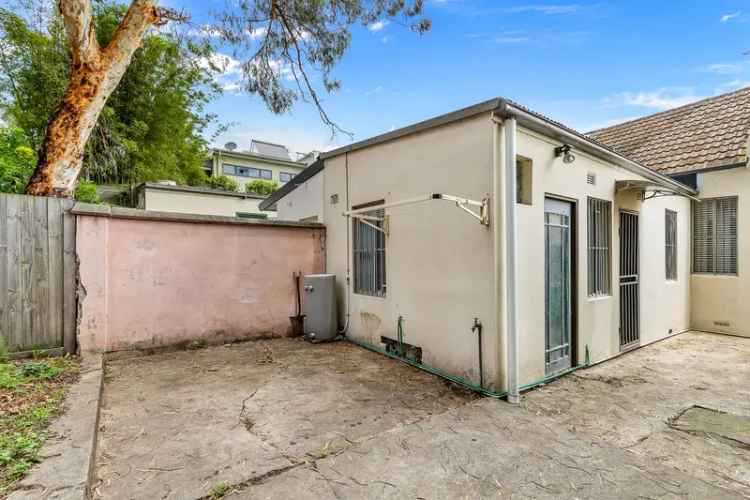 Lease Two Bedroom Property with Courtyard in Newtown