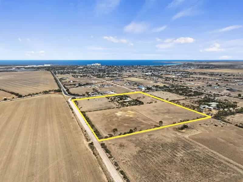 Buy House in Wallaroo with Two Allotments and Sustainable Features