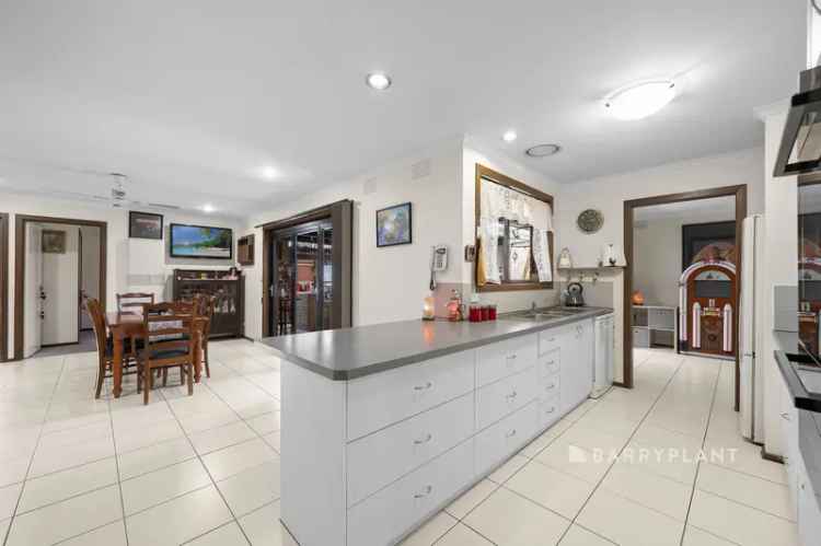 Family Home in Quiet Pakenham Court Location