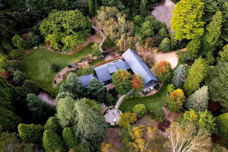 'BELVEDERE' EXPANSIVE BESPOKE SANCTUARY IN PREMIERE LOCALE