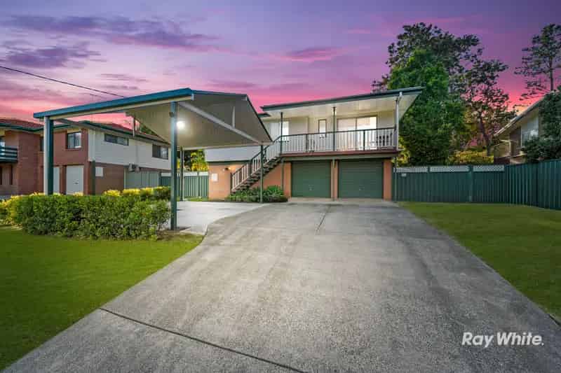 Dual Living Potential over 2 Levels. Sparkling Pool, Sprawling Deck & Close to JPC.