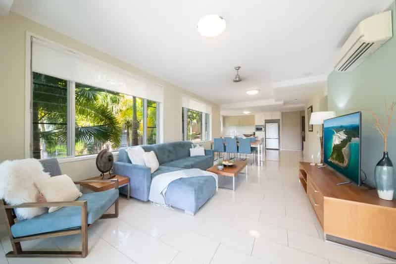 Modern 2-Bedroom Apartment With Ocean Views In Airlie Summit - Fully Furnished & Ready To Go!