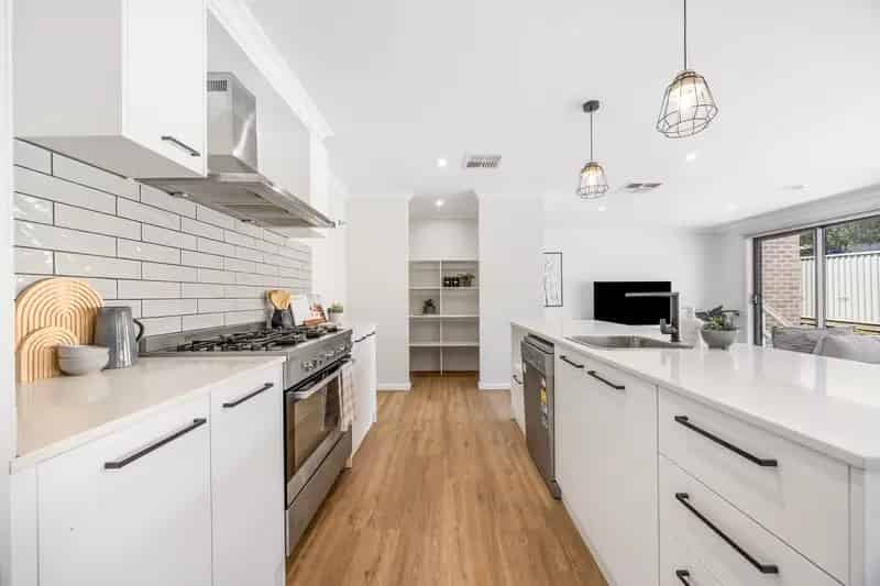 Modern Family Haven in Sought-After Canadian Location!