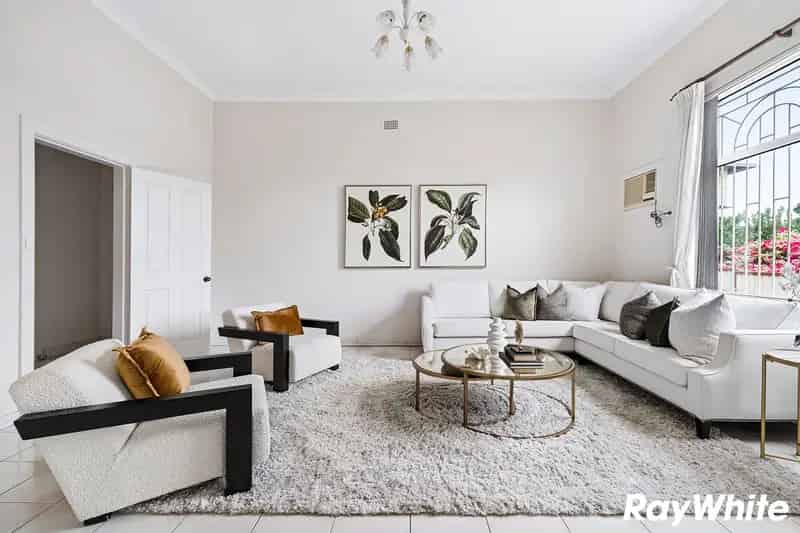 Spacious house sized, double-brick villa near riverfront/transport