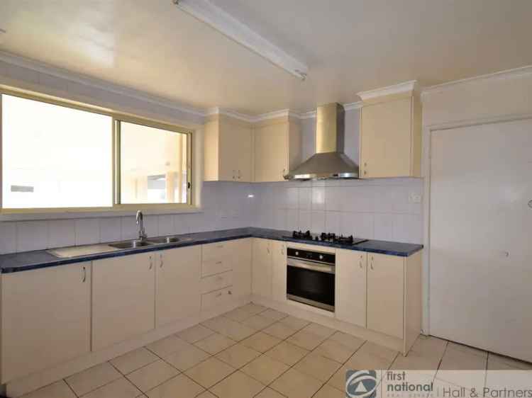 3 Bedroom 187m² House Melbourne Near Parks and Schools