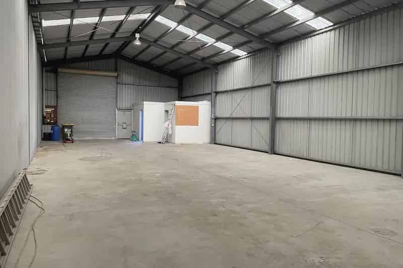 Versatile industrial shed in prime location.