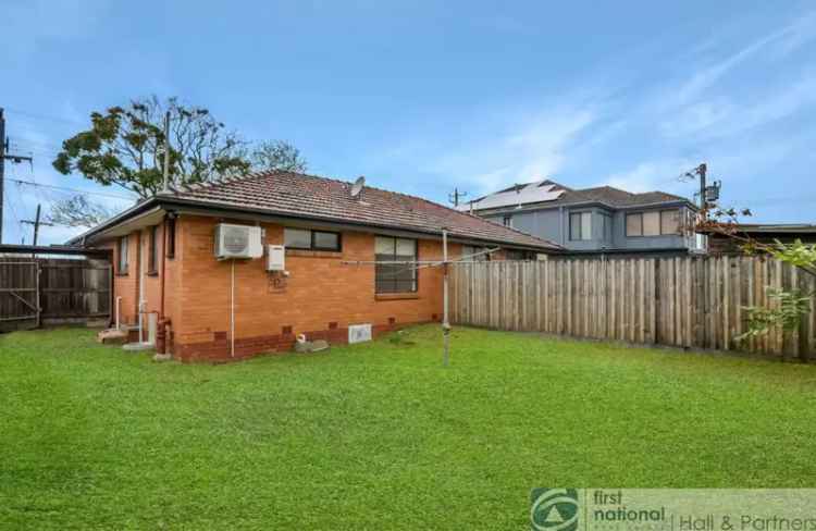 3 Bedroom House in Melbourne Near Forest Hill Chase