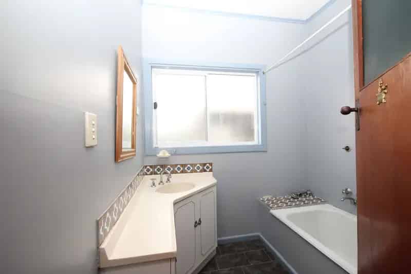 Buy House in Dimboola with 3 Bedrooms and Updated Kitchen