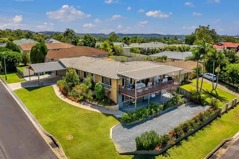 THE PERFECT FAMILY HOME WITH DUAL LIVING POTENTIAL