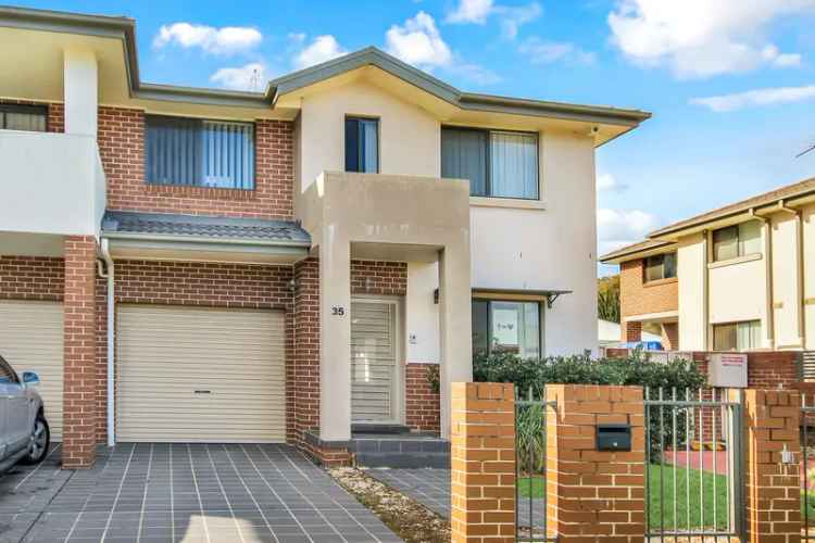 Ultra Modern Two Storey Townhome Near Blacktown Station