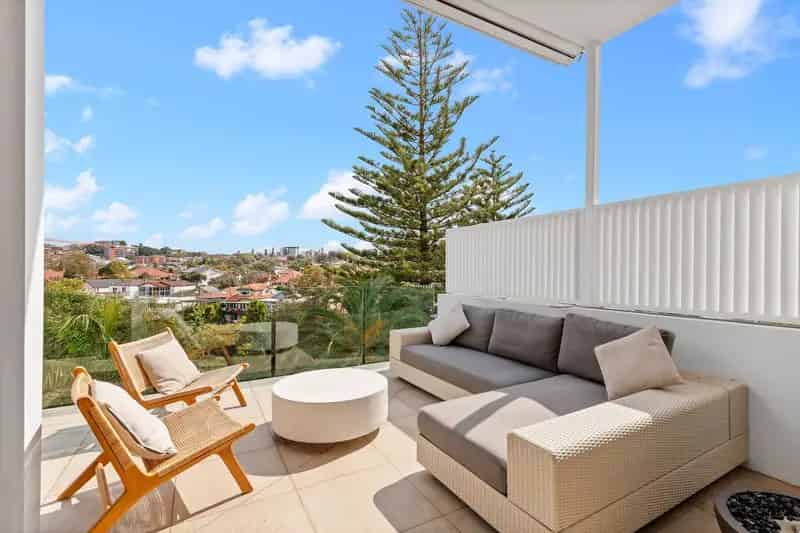 Architect-Designed Haven With Tranquil Valley Views, A Luxurious Duplex In An Idyllic Setting
