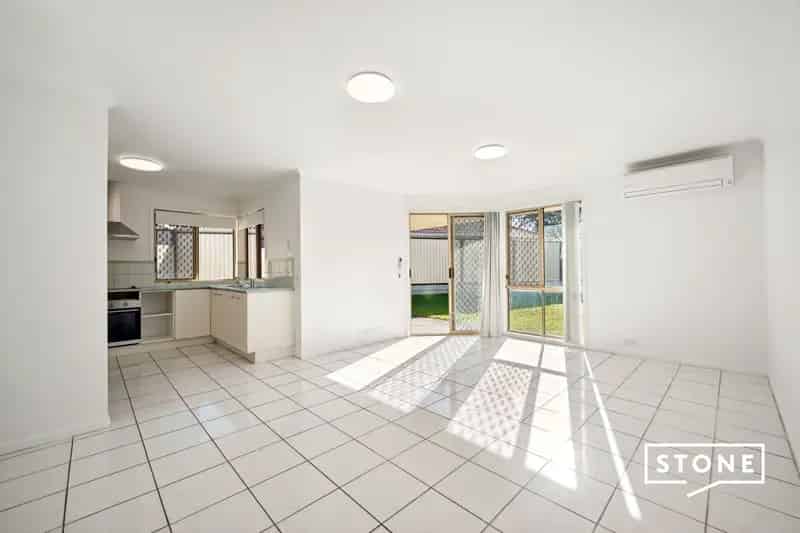 Lease 4 Bedroom House in Calamvale with Backyard and Parking