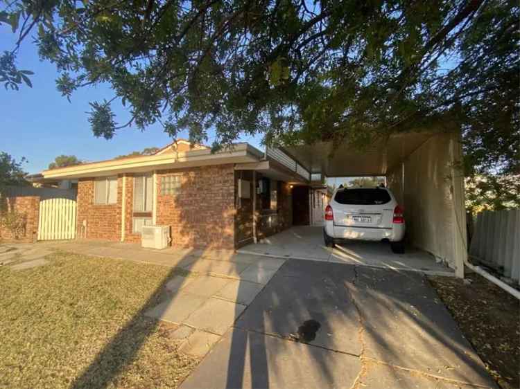 3 Bedroom Home New Carpets and Paint Solar Panels