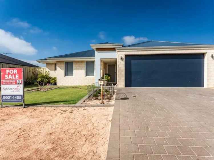 Modern 4 Bedroom Family Home Glenfield Near Beach