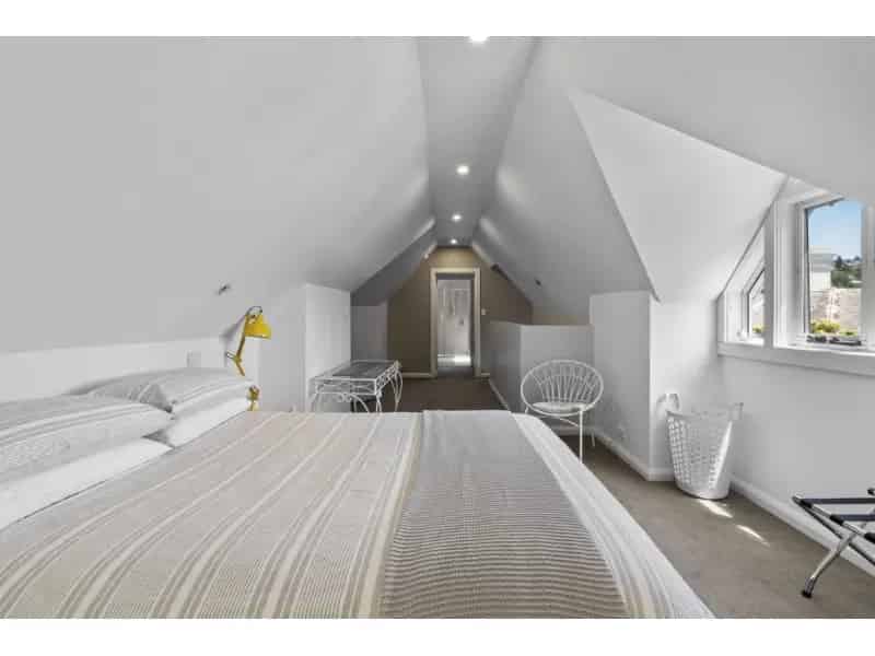 Sophisticated Fully Furnished 3 Bed, 2 Bath On Fringe Of Launceston Cbd!
