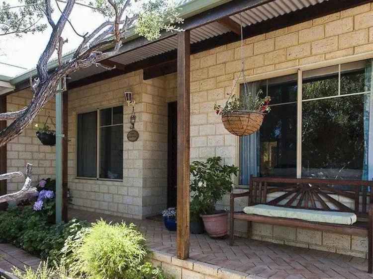 Convenient Family Home near Karrinyup