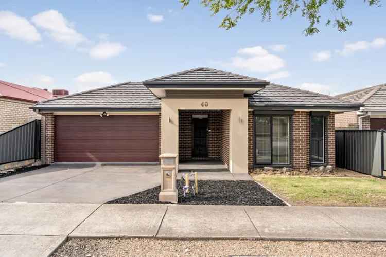 Family Home For Lease Craigieburn VIC