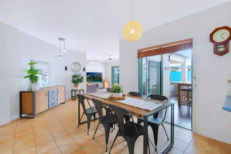 A TRUE LIFESTYLE HOME - 300M TO QUEENS BEACH