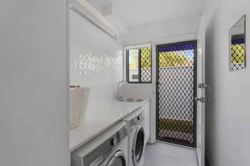 🌴FULLY FURNISHED GEM IN HEART OF MIAMI 🌴