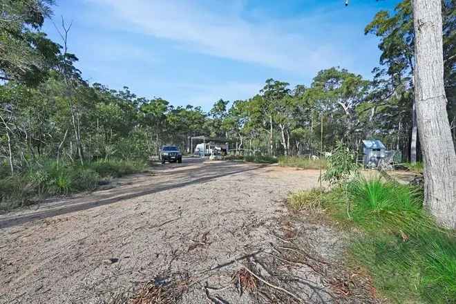 485 Lady Elliot Drive: Industrial Zoned Property with Mountain Views