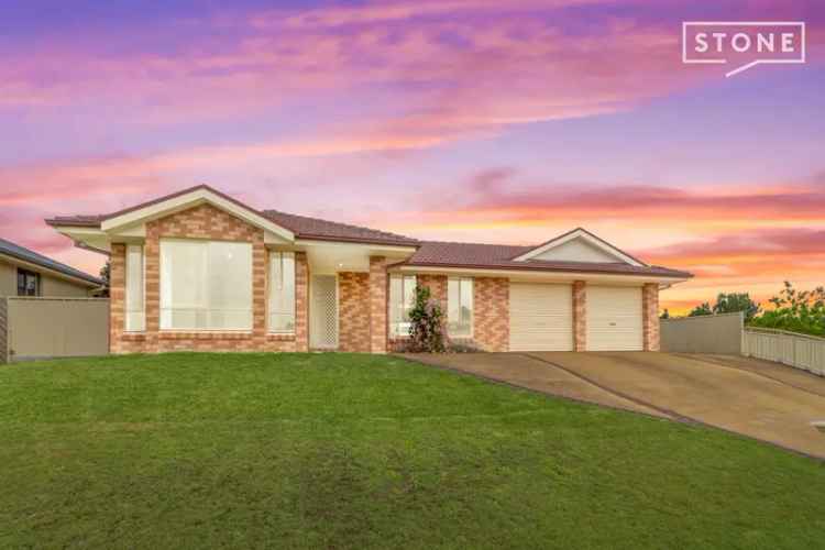 Family Home Aberglasslyn NSW - 4 Bed 2 Bath Double Garage