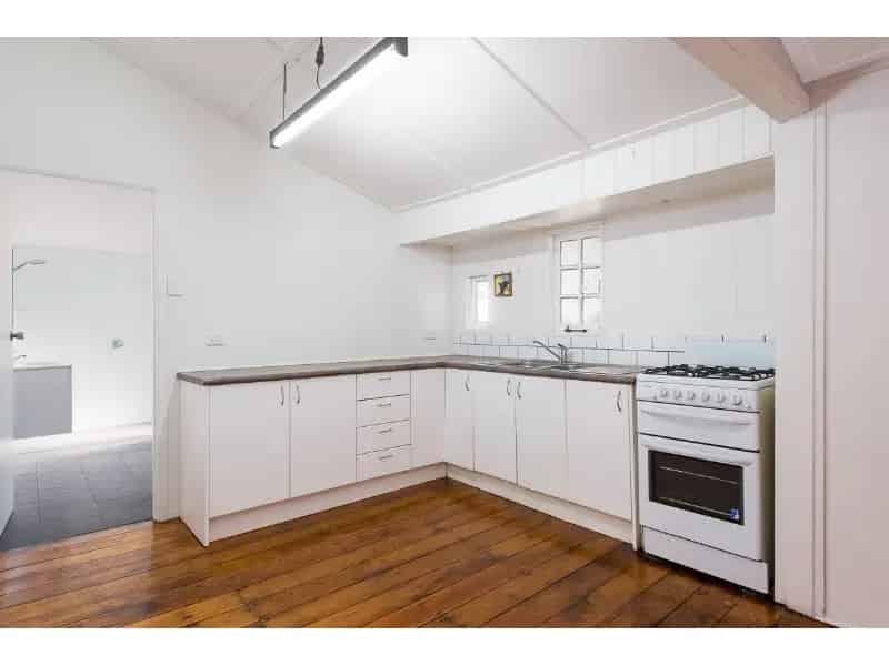 Large Queenslander In Prime Auchenflower Location!