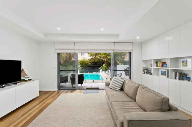 Wollongong Duplex - Luxury 3 Level Home with Pool