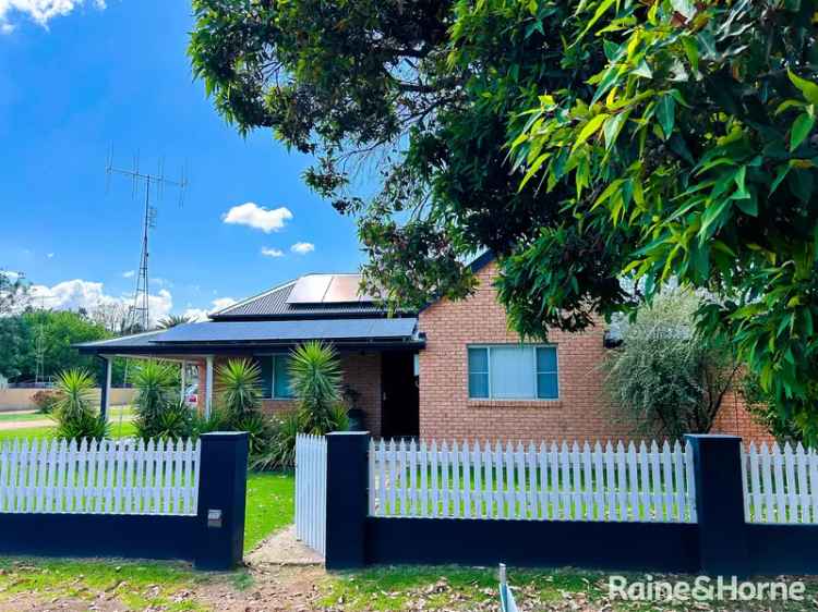 Buy 4 Bedroom Brick Home in Beautifully Presented Family Oasis