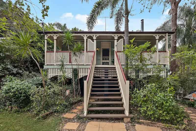 Charming Queenslander on Rare Double Block - A True Bardon Treasure