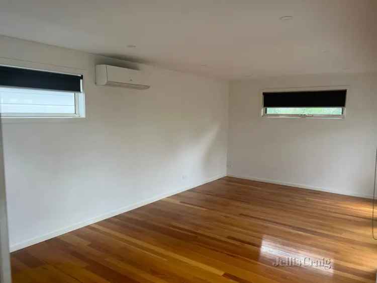 3 rooms house of 219 m² in Melbourne